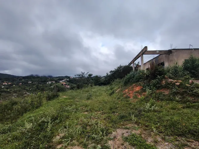 Vendo casa ,só falta acabamento em alguns cômodos,no centro de ravena