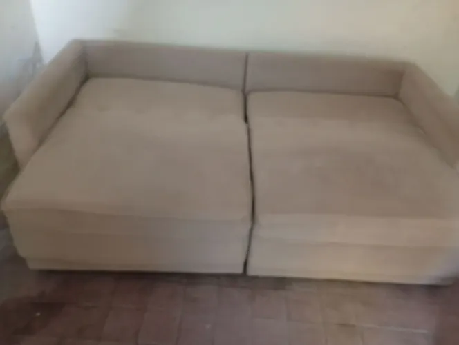 Vendo sofá 3 lugares todo em sued, 8 meses de uso! R$ 800 reais (aceito oferta)