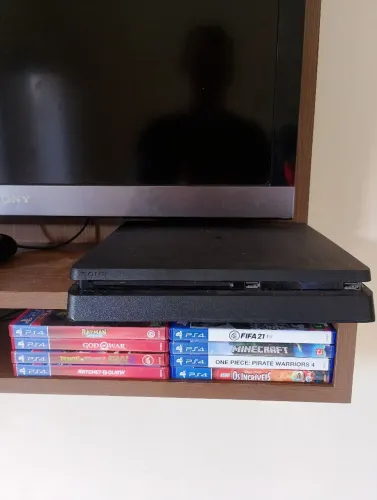 Vendo Play Station 4 em excelente estado + 09 jogos 