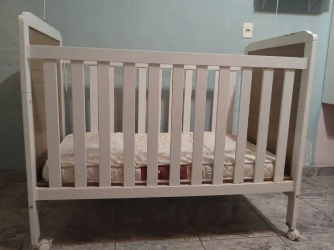 Berço infantil com colchão semi novo ?