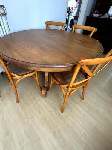 Conjunto Jantar: Mesa Redonda Madeira Maciça + 6 Cadeiras Cross-Back Rattan