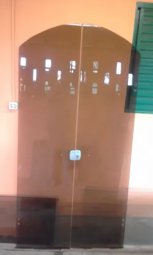 Porta de Vidro Em Arco Cor Bronze Marrom Folha Dupla 2,20x1,10x8mm Falta Bobradiças