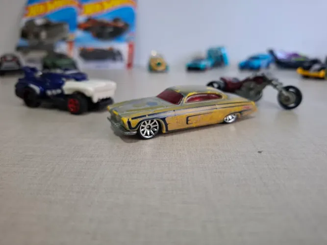 Carrinhos hotwheels e filme carros 
