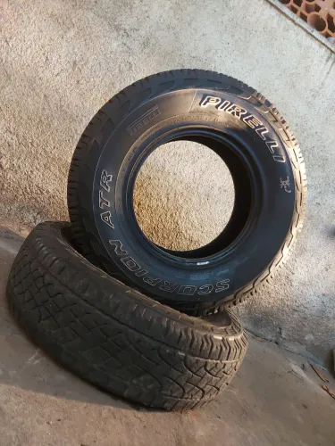 Par de Pneus Pirelli Scorpion ATR 235/85 R16 - Muito Conservados
