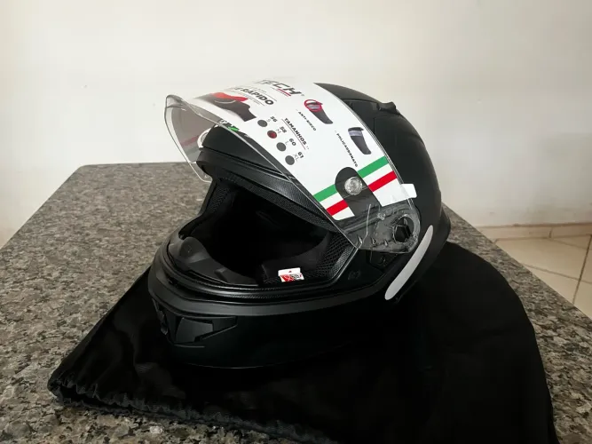 Capacete GP TECH novo