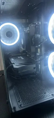 Pc gamer ryzen 5 5500 com RTX 5060