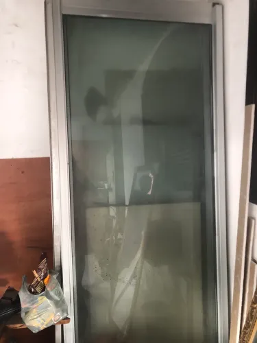 Porta de vidro com alumínio