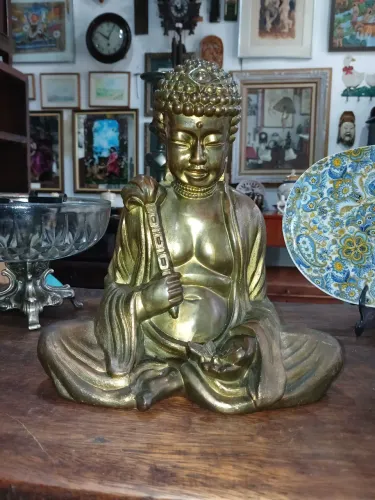 Buda em feita Bronze na cor Dourada