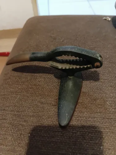 Raridade vendo um abridor de nozes made in Israel