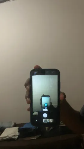 Iphone 11, 128gb, 90% de bateria, tela trocada uma vez, traseira um pouco quebrada.