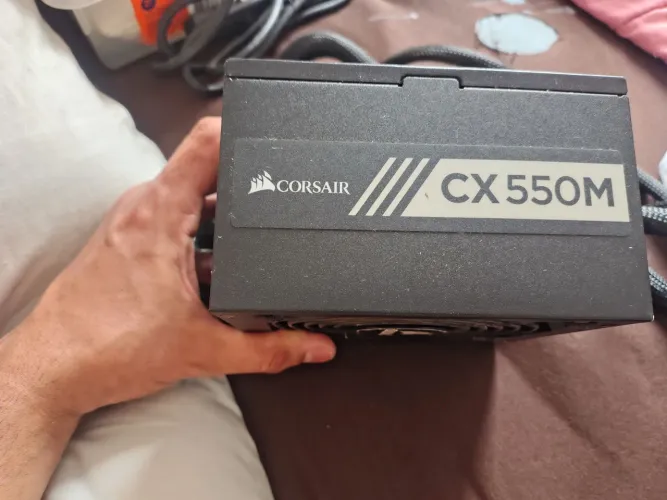 Fonte CORSAIR CX550M