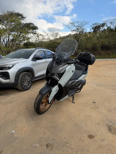 Yamaha Xmax 300 Connected
