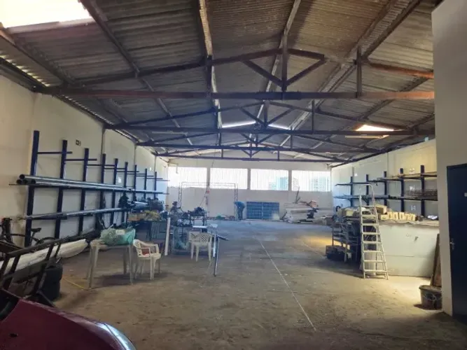 GALPÃO PARA LOCAÇÃO - AV. TANCREDO NEVES