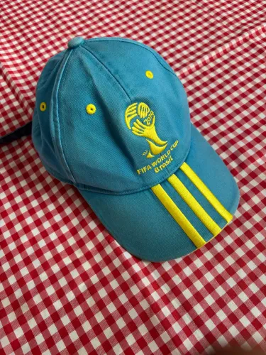 BONÉ ADIDAS BRASIL WORLD CUP 2014 EDIÇÃO DE VOLUNTARIO