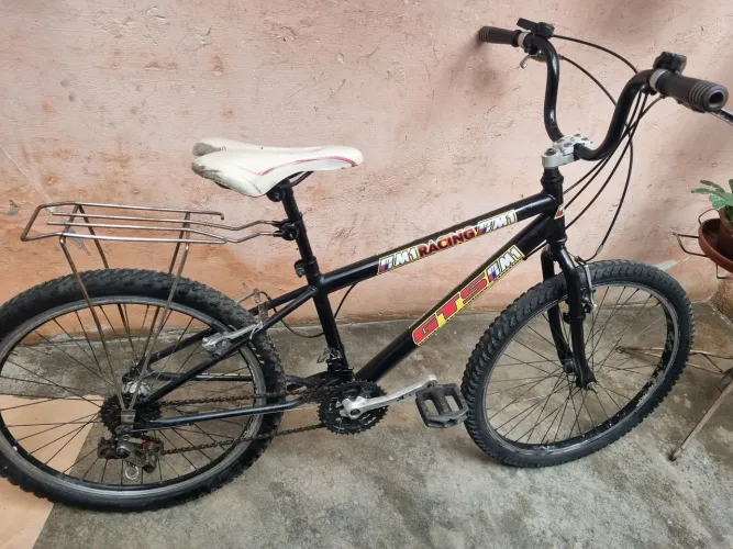 Vendo bike aro 24 com marchas em bom estado.