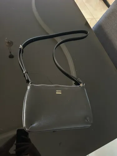 Bolsa tiracolo preta Arezzo