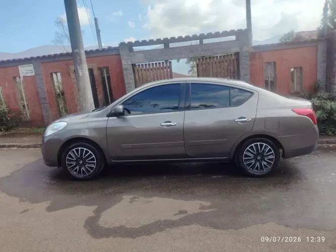 Nissan Versa SL 1.6 16V Flex Fuel 4P Mec. 2014