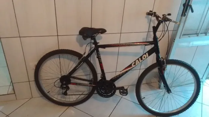 Bicicleta caloi em aluminio aro 26 práticamente nova impecável posso levar com taxa 