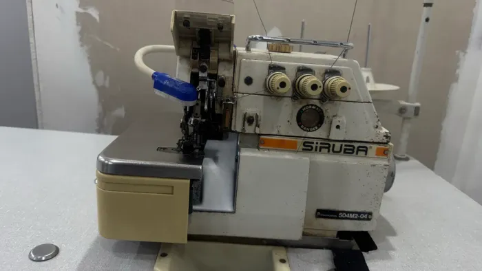Máquina Overloque Siruba semi-industrial