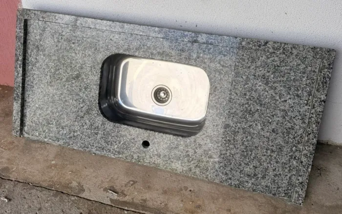 Vendo Pia de Granito com Cuba de Inox