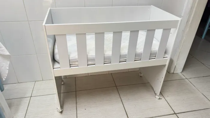 Vendo berço, tapete de atividades e banheira