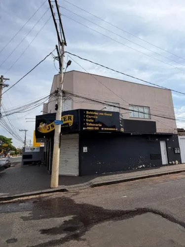 Prédio de Esquina no Jd. América - 3 Lojas + 2 Aptos de 3 Qts