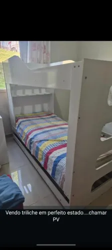 TRELICHE com um colchão em ótimo estado