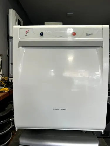 LAVA LOUCAS DE 6 SERVICOS Brastemp muito bem conservada e funcionando perfeitamente tudo