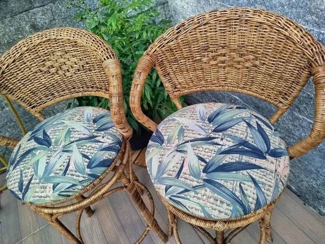 Banquetas em junco com acentos giratório 