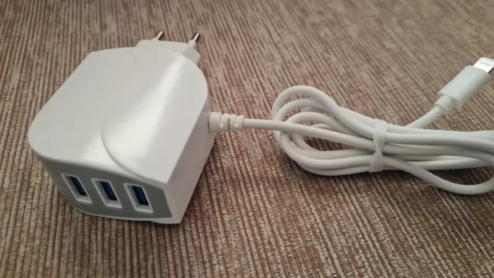 Carregador Iphone (lightning) e Android antigo (micro USB V8)