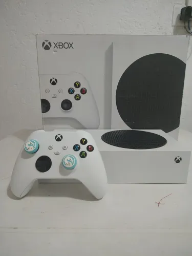 XBOX SERIES S COMPLETO COM 15 JOGOS DIGITAIS COM HD DE 500GB FORA DO SEUS 512 GB !