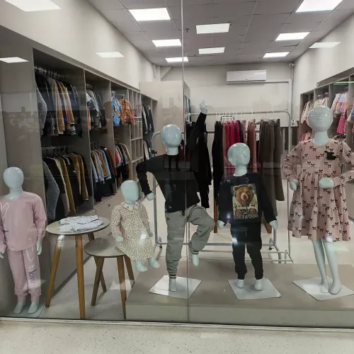 Vende-se (passo ponto) loja completa de roupas infantis em Fazenda Rio Grande 