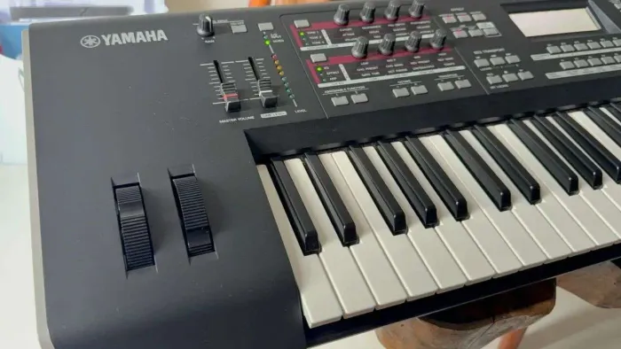 Conserto teclado Yamaha Mox6 remoto a distância passo a passo com orientação técnica 