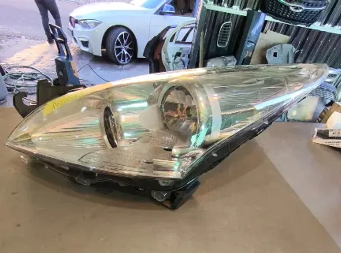 Farol Peugeot 3008