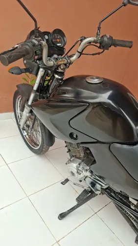 Vendo moto ybr125k pedal ,documento ok. * zap para interessados