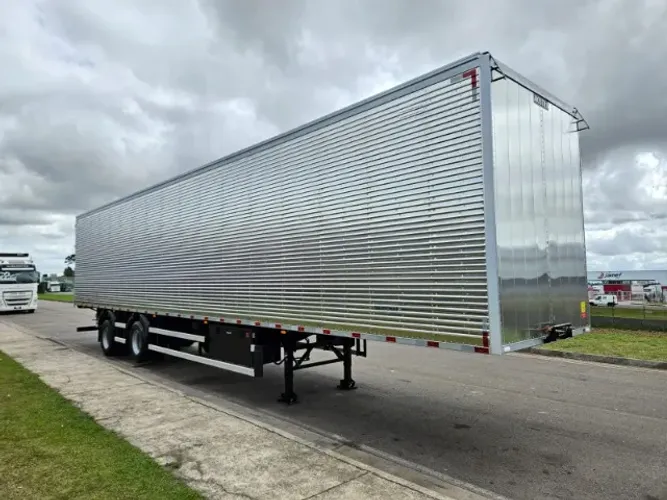  Baú Nostra Ano 2026 0km Pronta Entrega 30 plts 15.40 x 2.90 com pneu - para cavalo toco