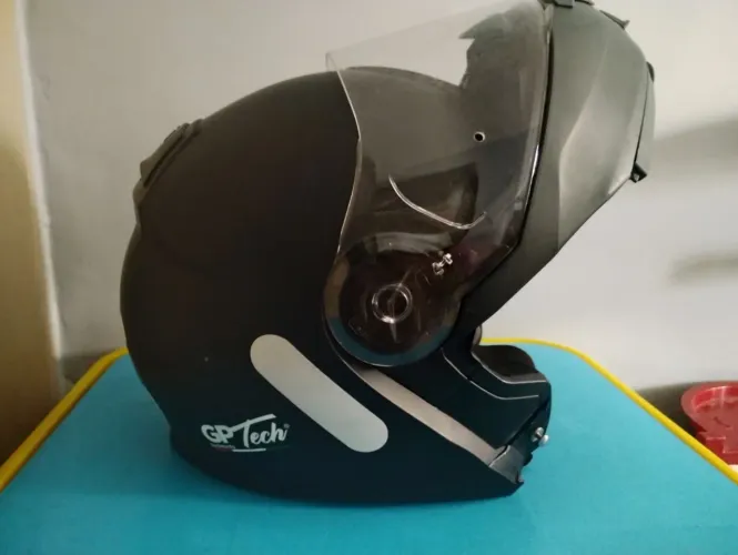 Capacete GP tech 