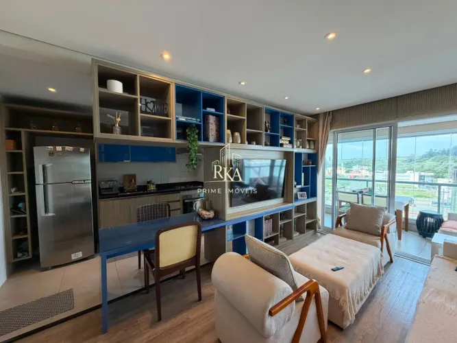 Apartamento mobiliado com 80m², 2 suítes e 2 vagas para locação no condomínio Re