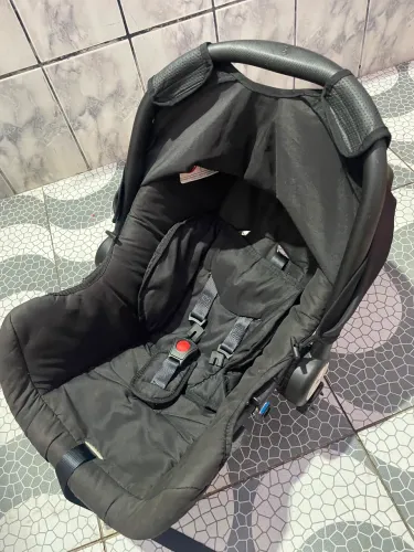 Carrinho de bebê + bebê conforto 