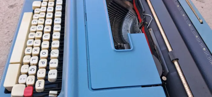 Máquina de escrever Olivetti Studio 46