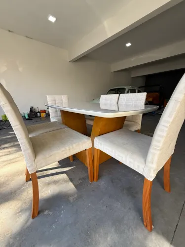 Mesa de Jantar 6 Lugares Tampo de Vidro - Cadeiras Estofadas - Estado de Nova