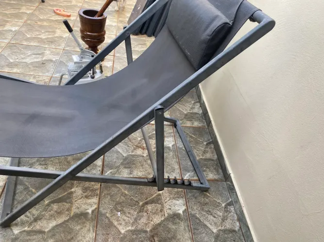 Par de espreguiçadeiras reclináveis para piscina