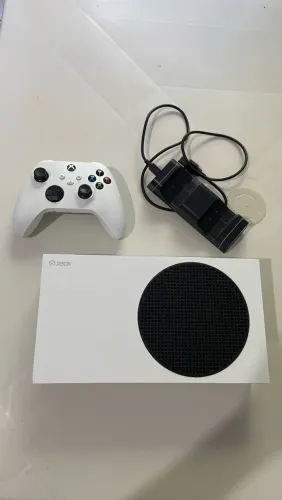 Xbox Series S De 512gb, Bundle Com 3 Jogos Fortnite, Rocket League E Fall Guys