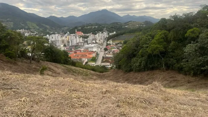 Terreno 500 m²- Sto Amaro da Imperatriz- livre de enchente tranquilidade para construir.