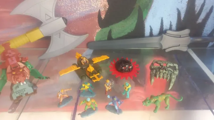 He-man - lote com mini bonecos, naves, e espada