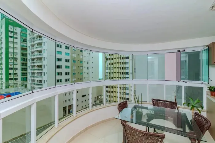 Apartamento próximo a praia à venda no Centro de Balneário Camboriú