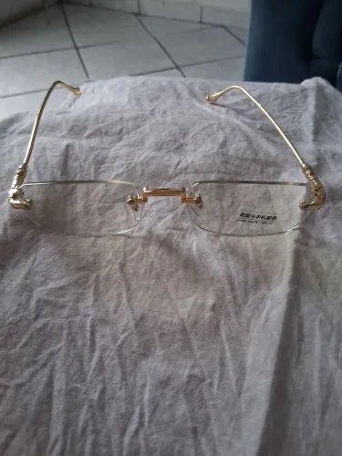 Vendo Oculos de sol e Armação de Oculos