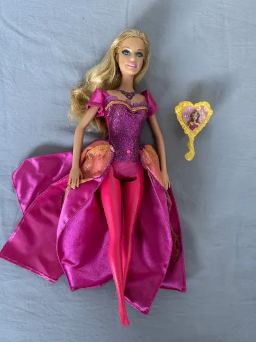 Boneca Barbie Liana castelo de diamantes