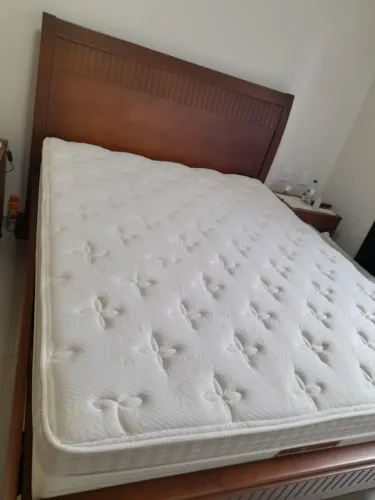 COLCHÃO QUEEN SEMI NOVO