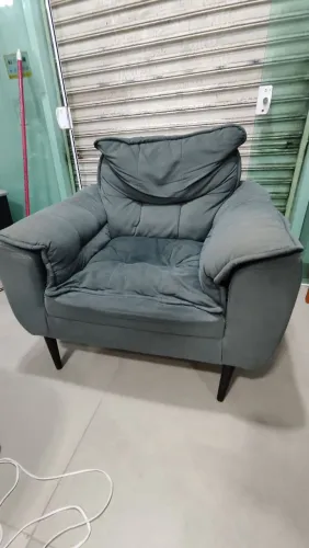 Poltrona usada em bom estado super confortável..